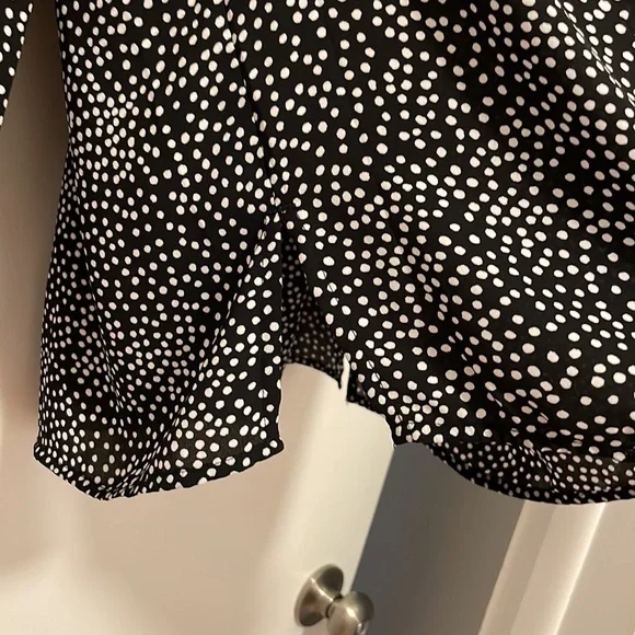 Women’s Long, Balloon Sleeve Blouse - Picture 7 of 7